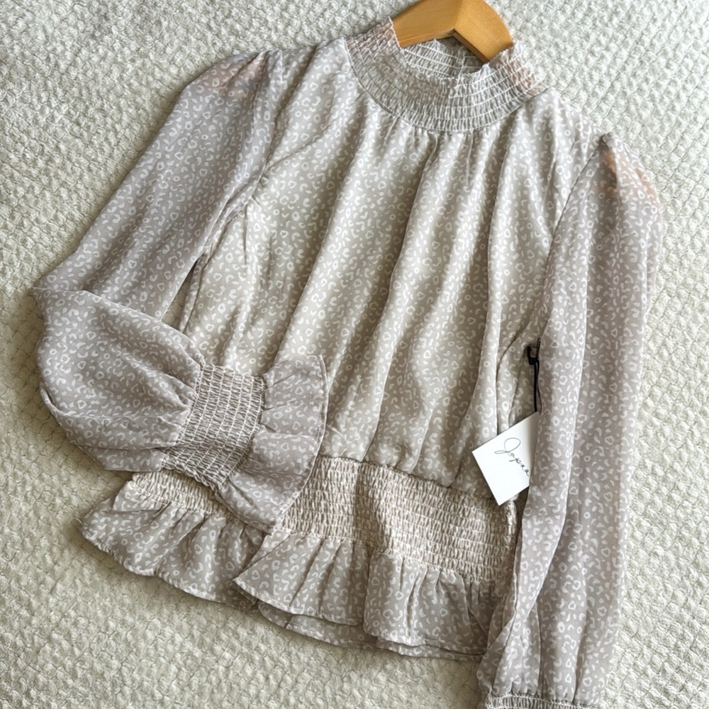 Japna(S)NWT cream animal print mock neck smocked waist ruffle long sleeve blouse